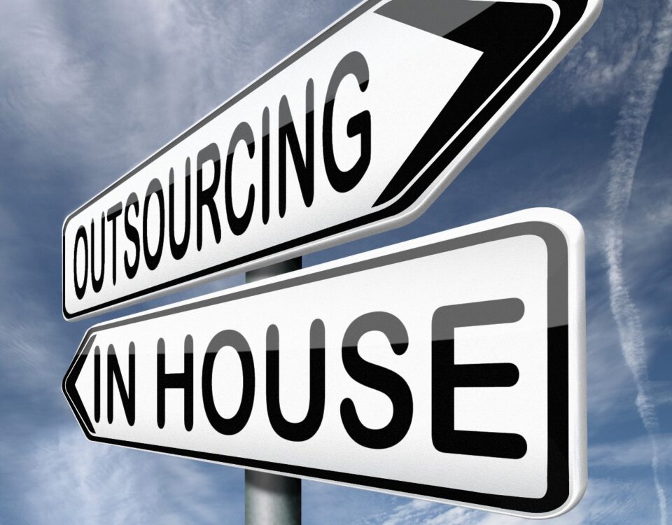 Outsourcing vs Contractor vs EOR